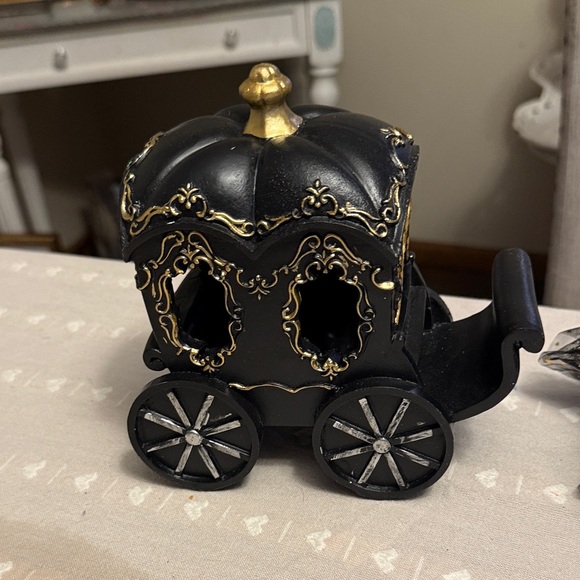 Ashland Other - Ashland Black and gothic spooky Carriage Accent